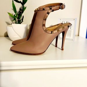 Rose pink Valentino Rockstud Pumps